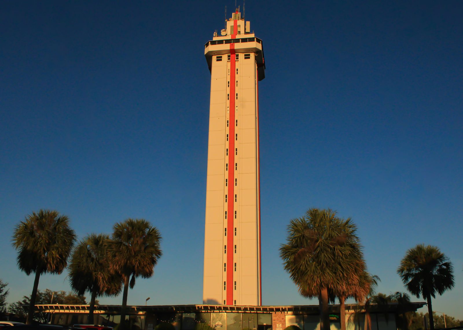 La Florida Citrus Tower al atardecer en Clermont, Florida